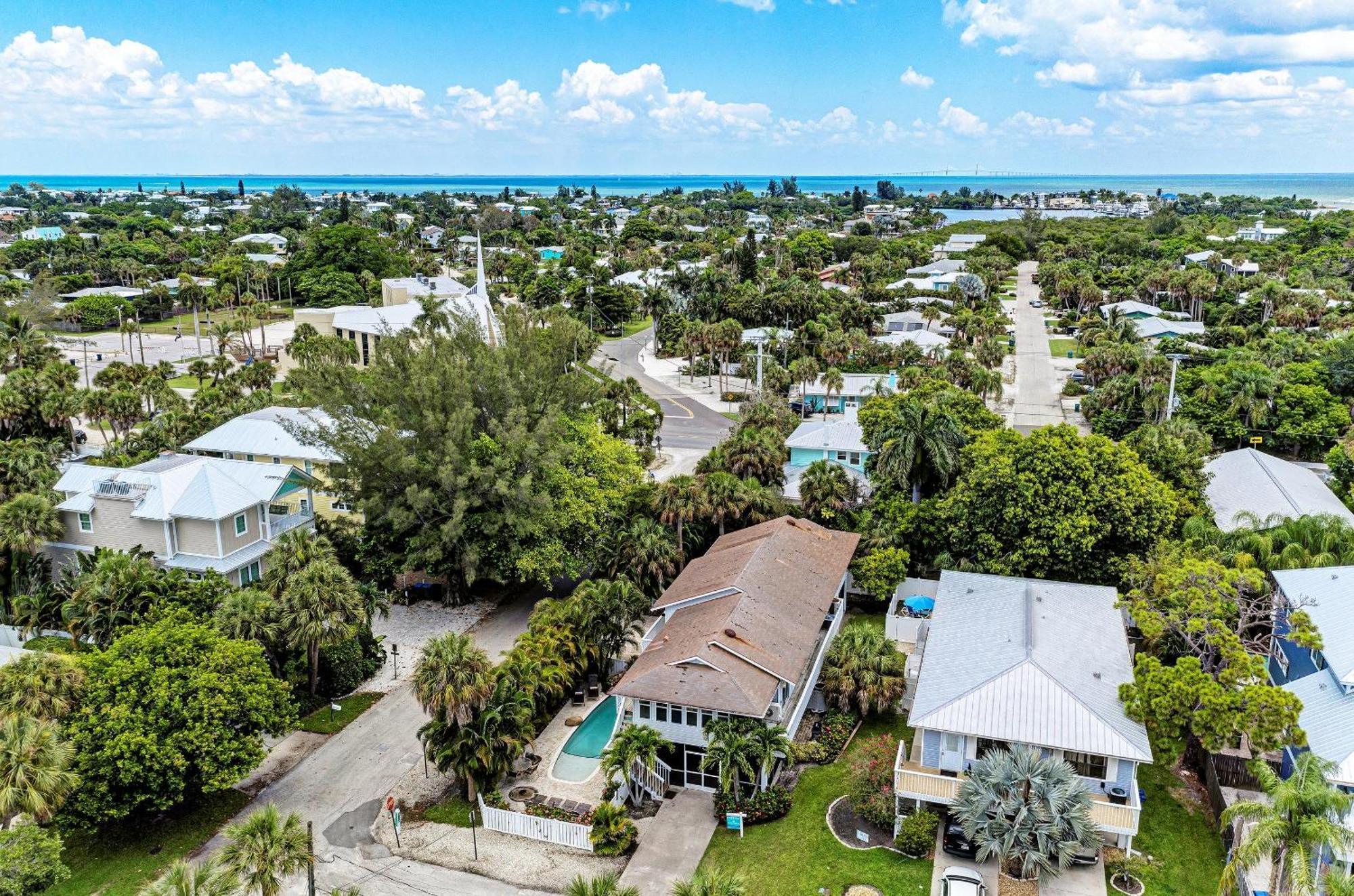 Hang 12 Villa Holmes Beach Exterior photo